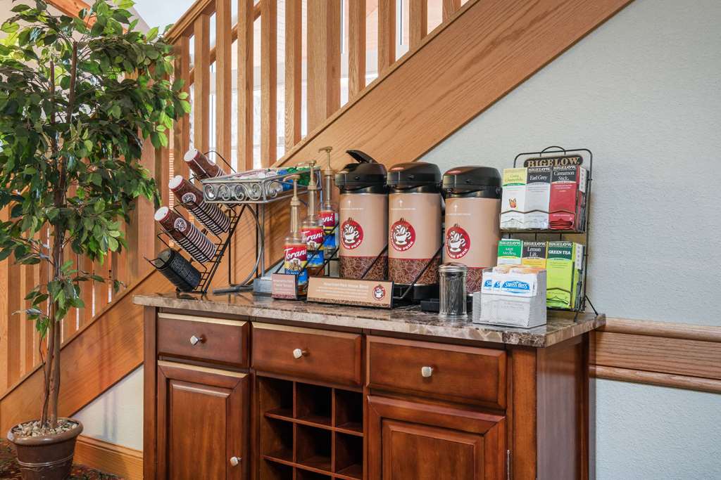 AmericInn by Wyndham Anamosa - photo 17
