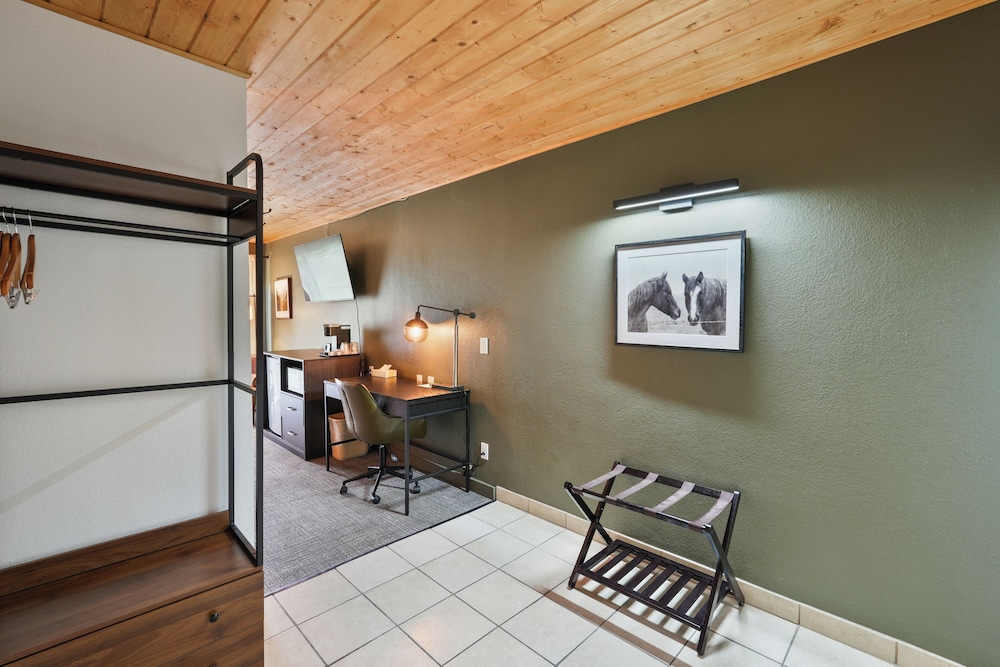 Tremont Lodge & Resort - photo 179