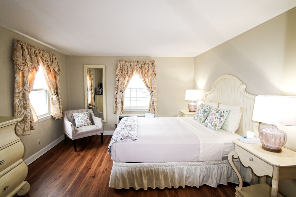 Colonial Inn Seekonk - photo 19