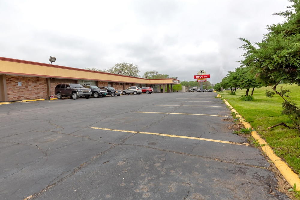 Americas Best Value Inn Rockford - photo 32