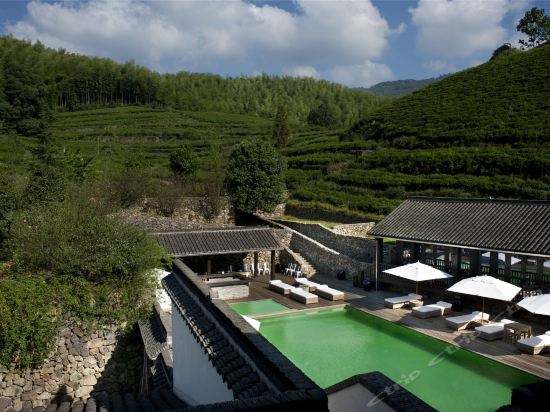 Le Passage Mohkan Shan Hotel Francais in Deqing, People's Republic of China