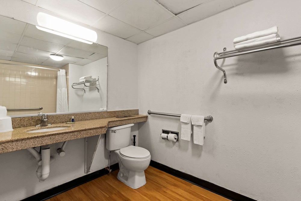 Rodeway Inn Brooklawn NJ - photo 16