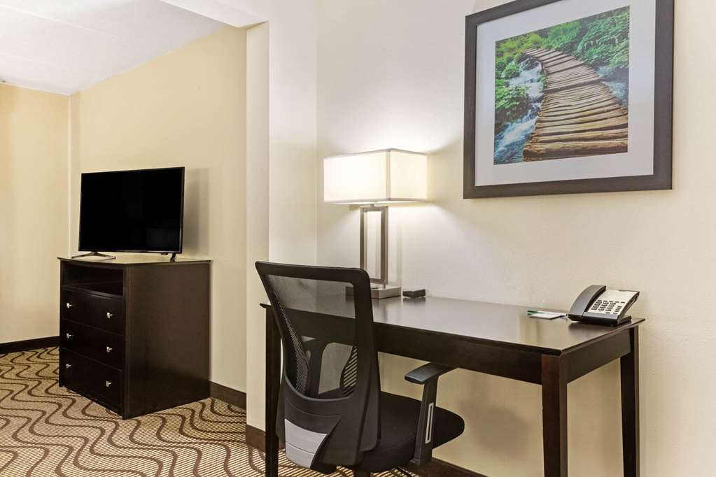 La Quinta Inn & Suites by Wyndham Tampa North I 75 - photo 16