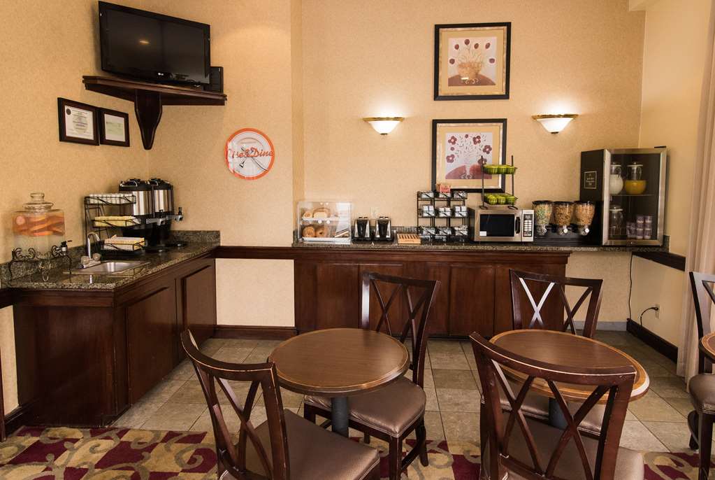 Howard Johnson by Wyndham Portsmouth - photo 13