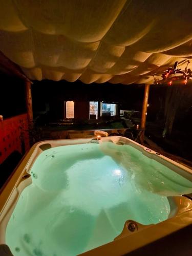 Chalé com Jacuzzi em Morretes - last minute hotel in Unknown City