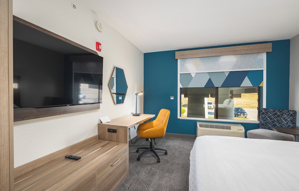 Holiday Inn Express Hotel & Suites St. Robert by IHG - photo 13