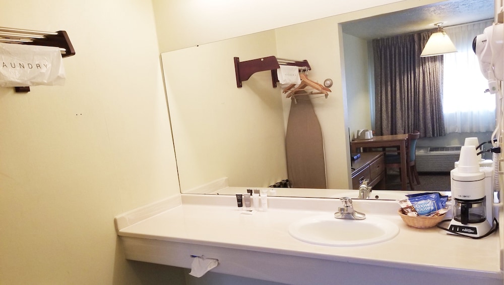 Magnuson Hotel Ely - photo 15