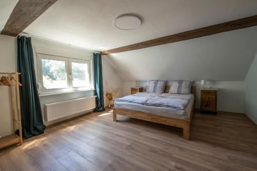 Ferienhaus Zum Waldrand — hotel in Erfweiler