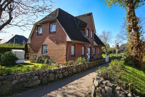 Roter Apfel - carbon neutral hotel in Unknown City