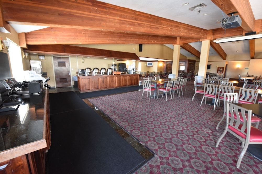 Hamilton Inn Select Beachfront Mackinaw City - photo 33