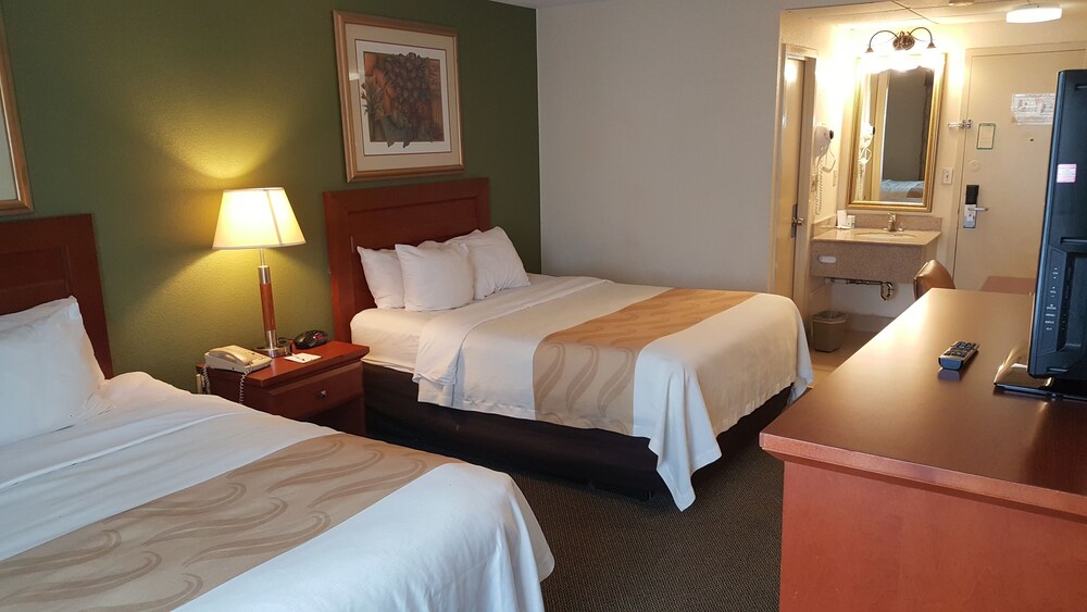 Quality Inn & Suites Hotel West Chester - photo 11