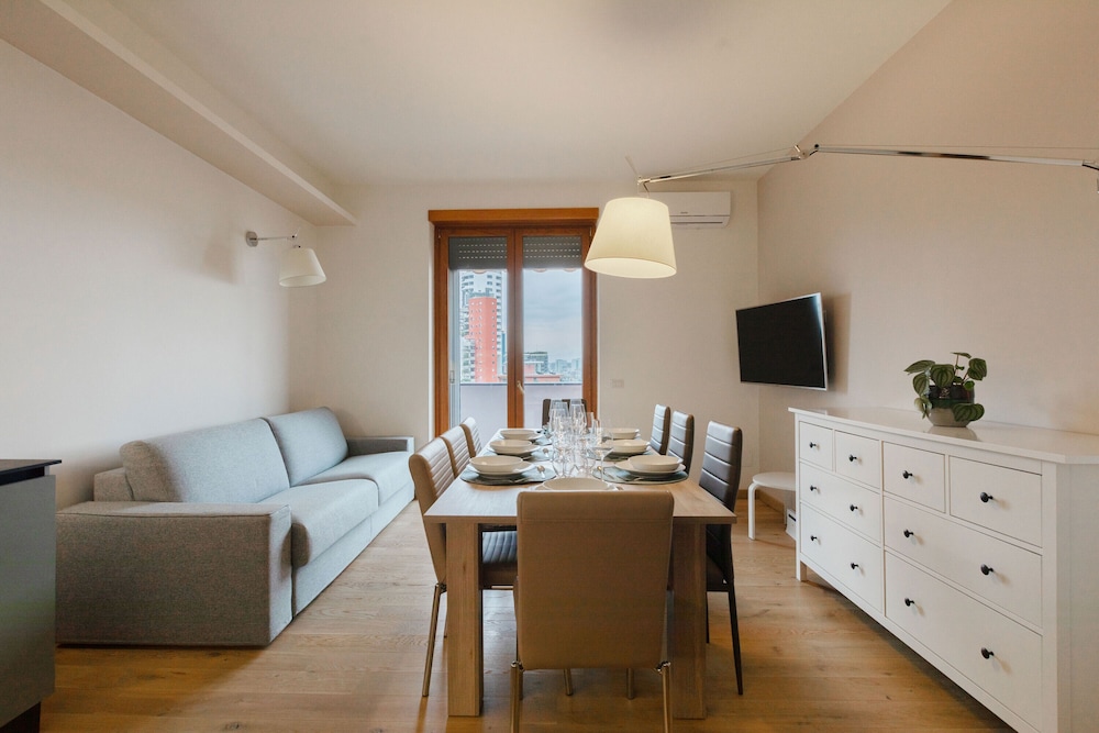 3722 Lo Spole Apartment by Barbarhouse — 4-Star Luxury Hotel in Milan, Italy