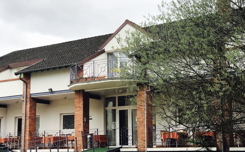 Ho Tel Restaurant La Passerelle in Vierzon, France