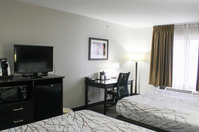 Parkwood Inn & Suites - photo 31