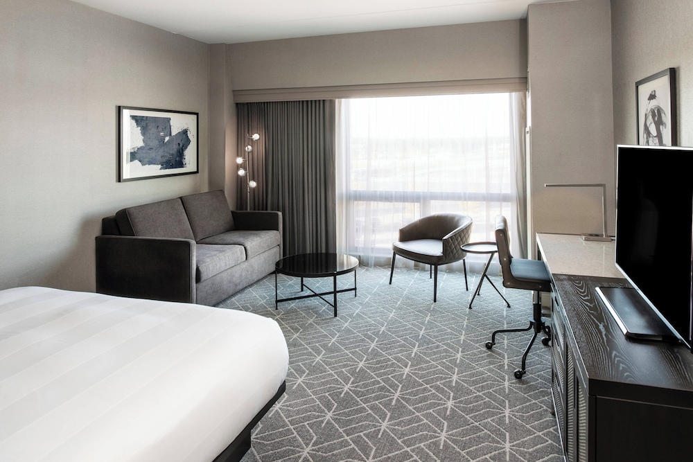 Renaissance by Marriott Boston Patriot Place Hotel - photo 10