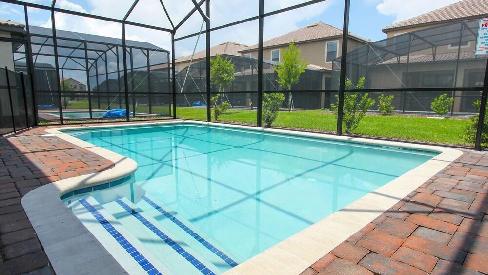 Hotel 1424 Thunderbird Road - photo 3