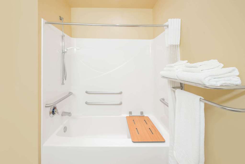 Microtel Inn & Suites by Wyndham Quincy Downtown River Area - photo 6