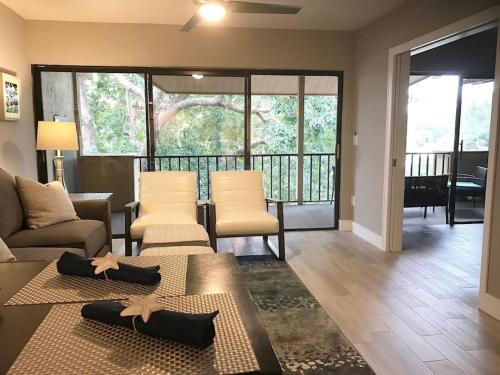 Park Shore Resort Top Floor 2 Bed 2 Bath Sleeps 6 in Naples, United States