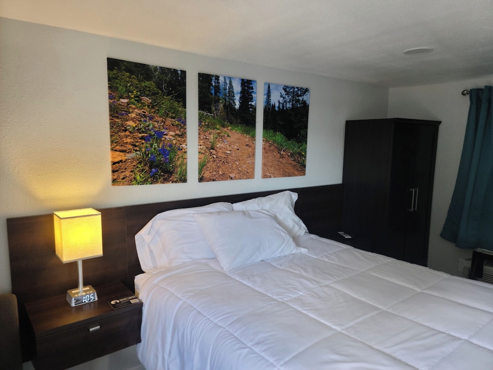 Silver Moon Motel & Suites - photo 6