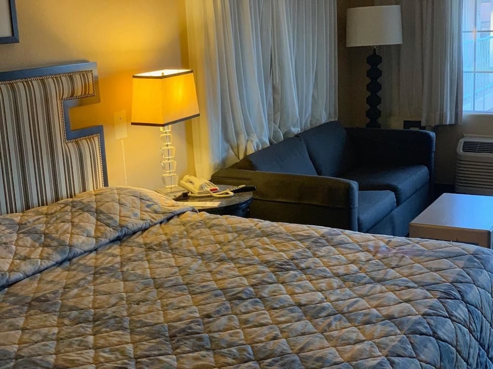 Calipatria Inn And Suites - photo 3