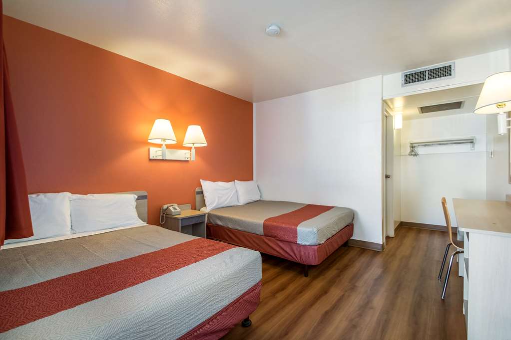 Motel 6 Wendover UT - photo 18