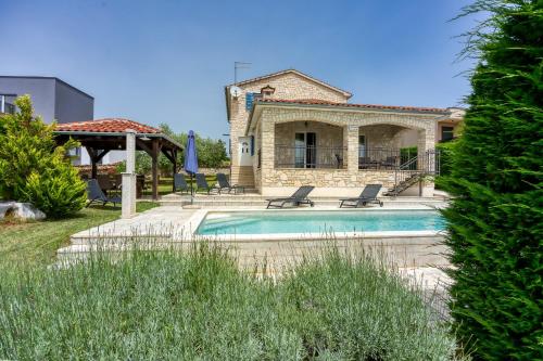 Villa Gordana Castelliere — 4-Star Luxury Hotel in Kastelir, Croatia
