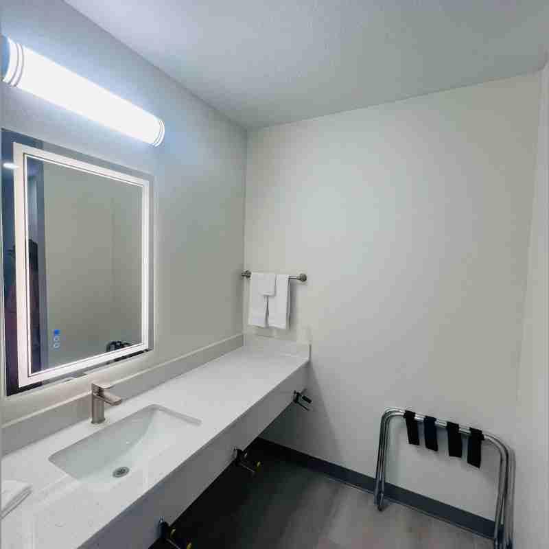 Hallmark Inn and Suites - photo 9