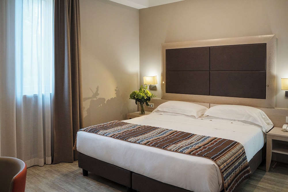 Hotel Villa Maria Regina — 4-Star Luxury Hotel in Rome, Italy