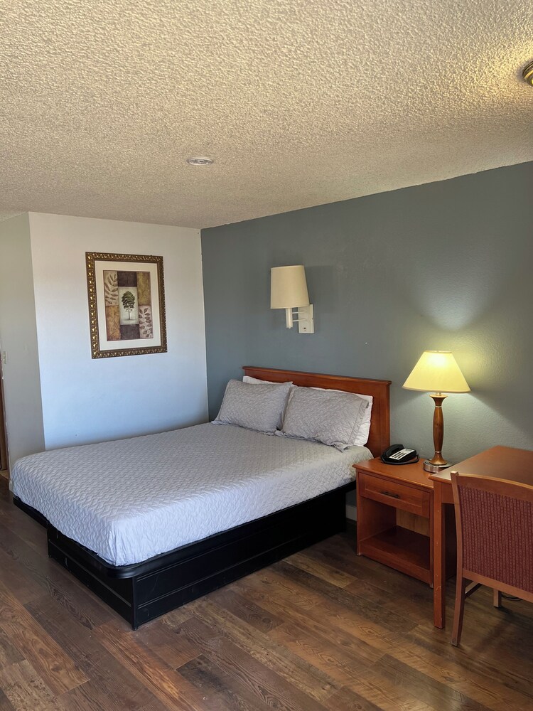 Oasis Inn & Suites - photo 23
