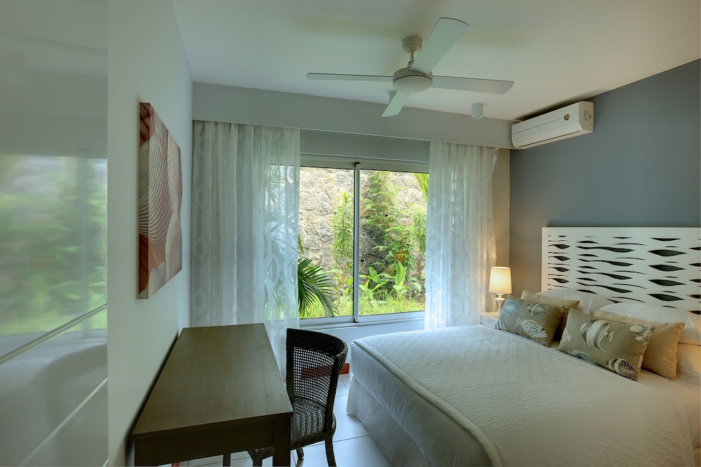 Plage Bleue Beachfront Apartments — Pointe Aux Piments — photo 4