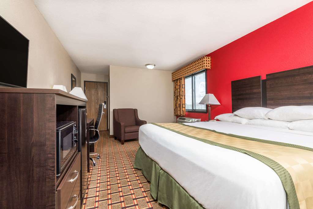 Days Inn by Wyndham Muncie Ball State University - photo 10