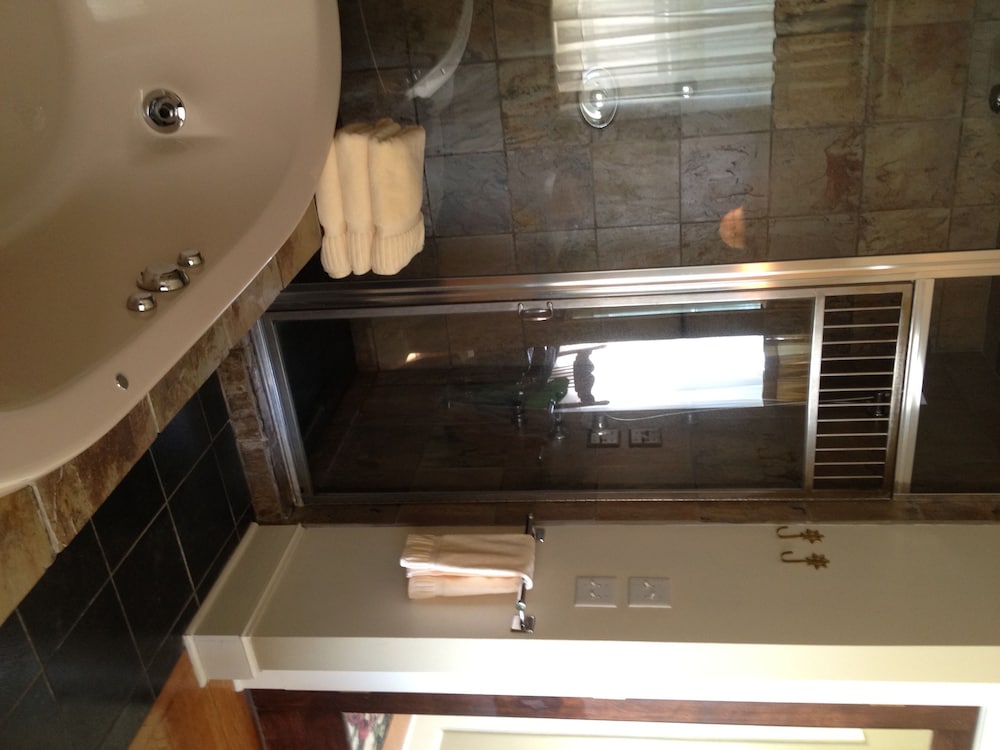 The Belvedere Inn & Restaurant - photo 22
