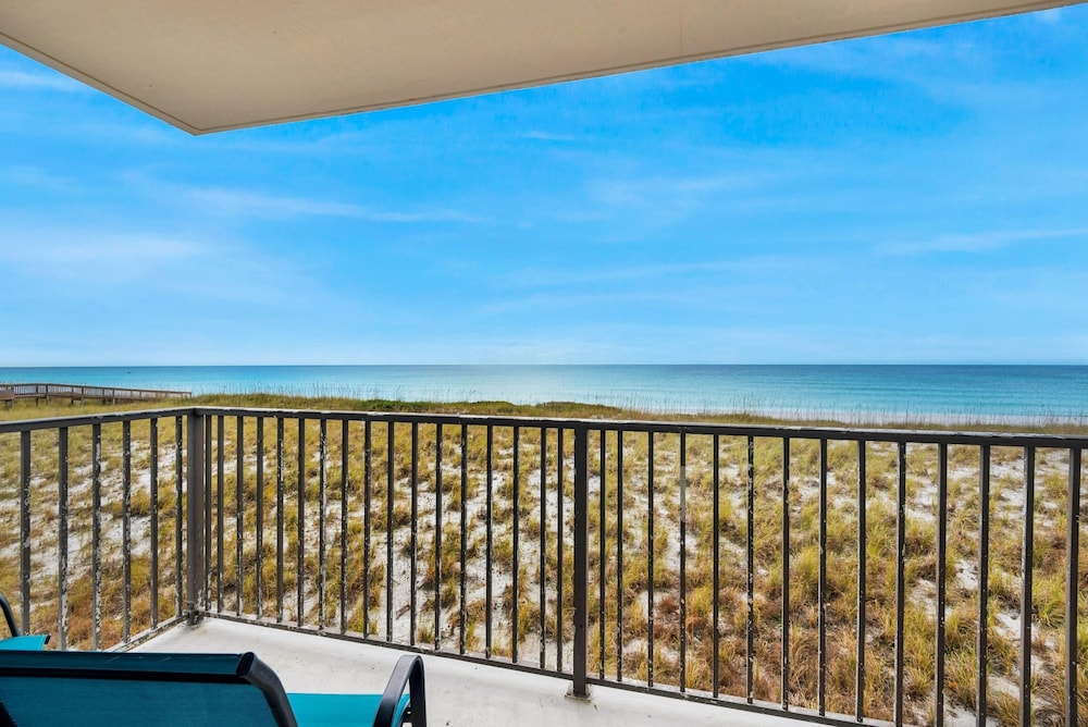 Sundunes 111 — 4-Star Luxury Hotel in Navarre, United States