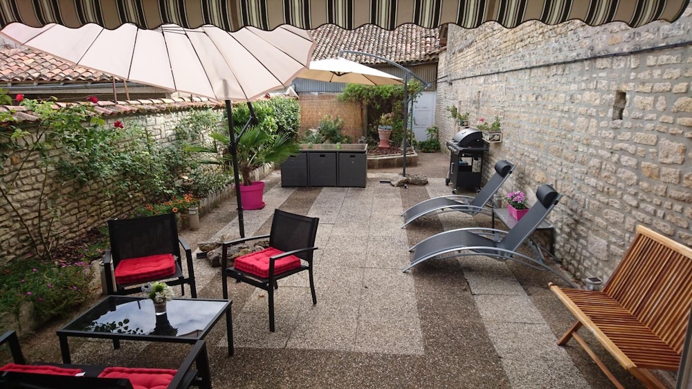 Maison Le Trèfle — 4-Star Luxury Hotel in Chef-Boutonne, France