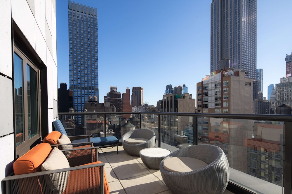 Embassy Suites by Hilton New York Manhattan Times Square - photo 57