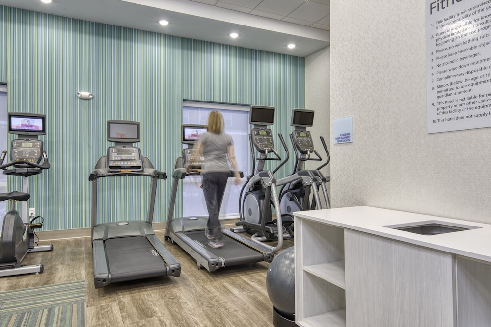 Holiday Inn Express & Suites Lincoln Airport by IHG - photo 21