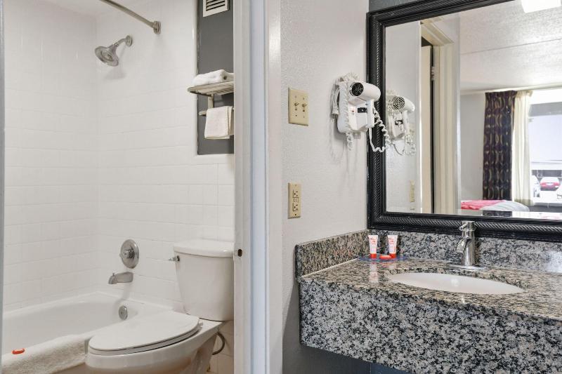 OYO Hotel Lake Park Valdosta I 75 Exit 5 - photo 43