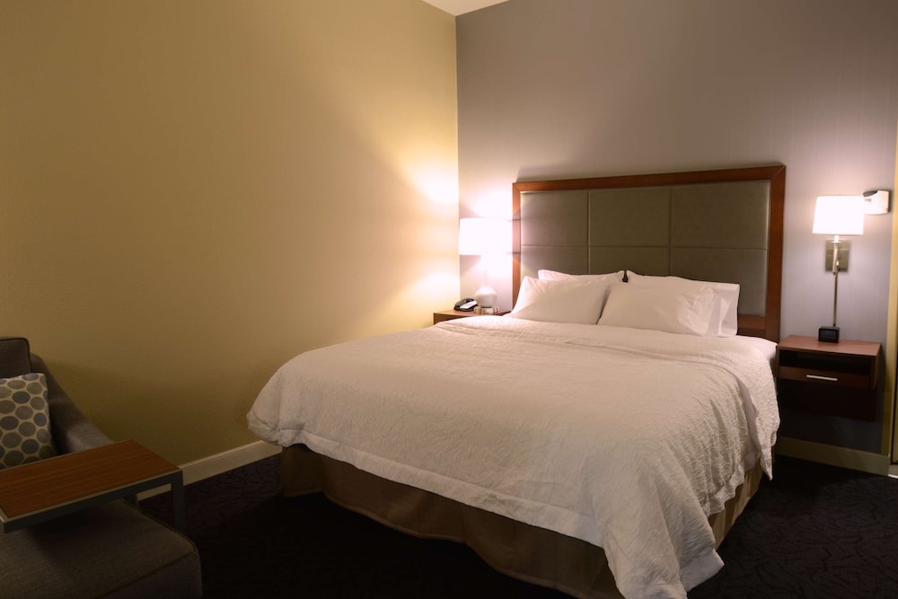Hampton Inn & Suites Cazenovia - photo 17