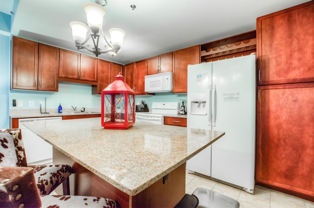 Laketown Wharf Resort by Aneliya's Rentals - photo 350