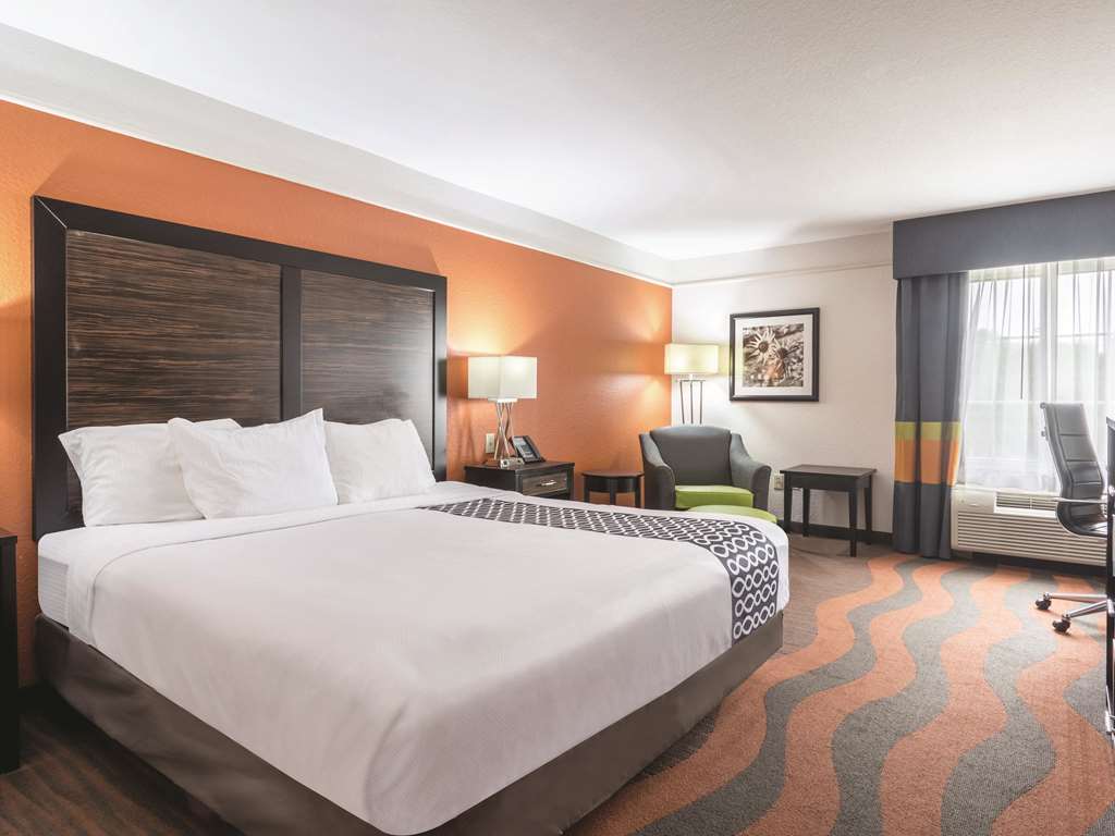 La Quinta Inn & Suites by Wyndham Prattville - photo 24