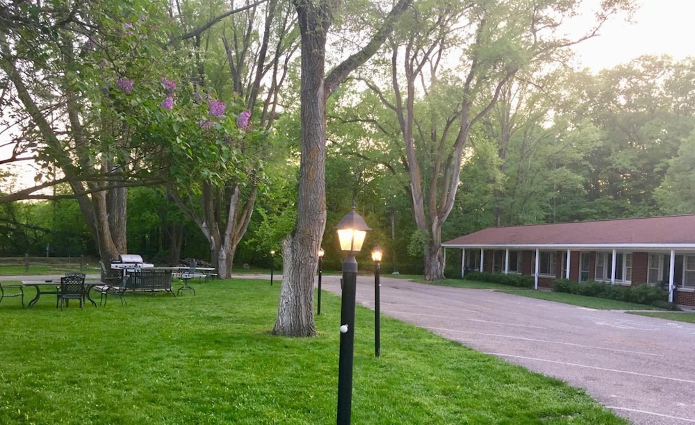 Elk Rapids Lakeshore Inn - photo 28