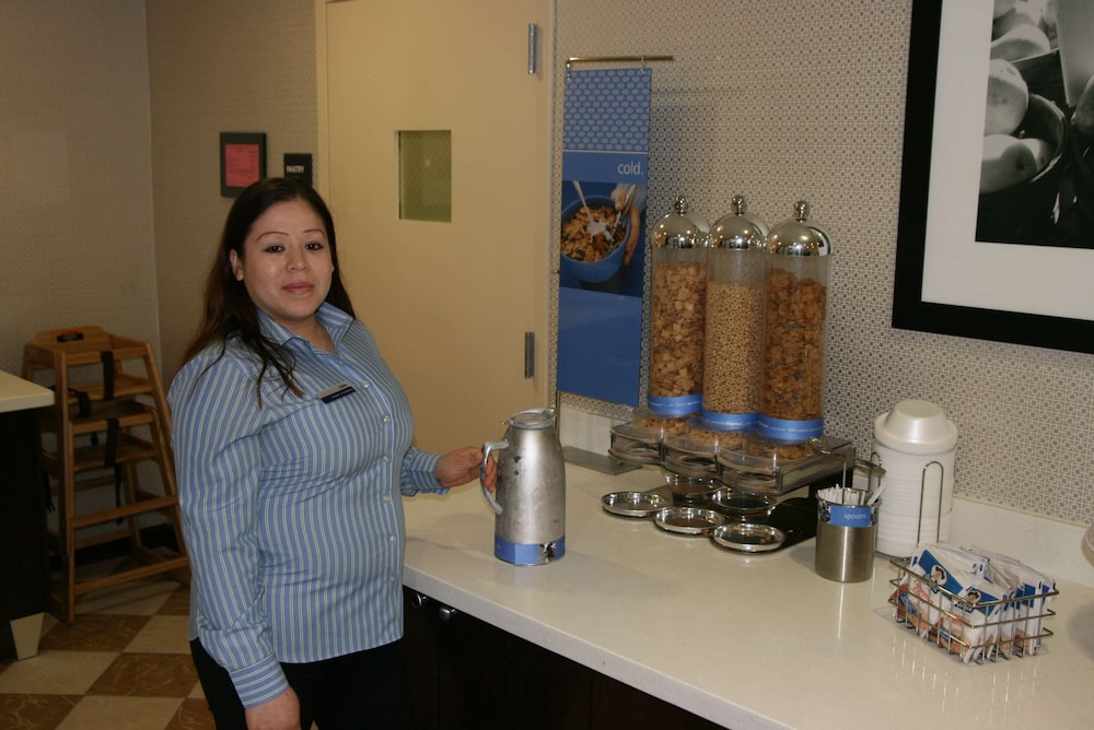 Hampton Inn & Suites Parsippany North - photo 33