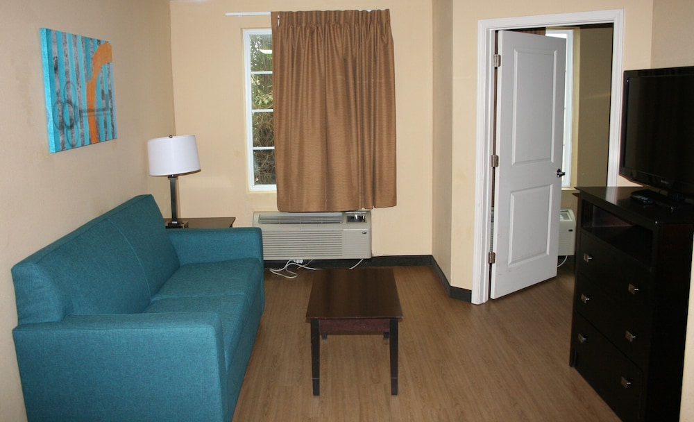MainStay Suites Jacksonville near Camp Lejeune - photo 10