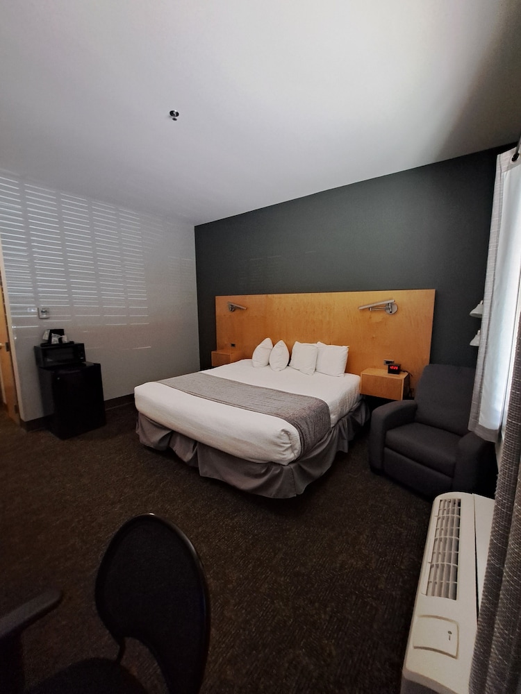 Spark by Hilton Artesia - photo 13