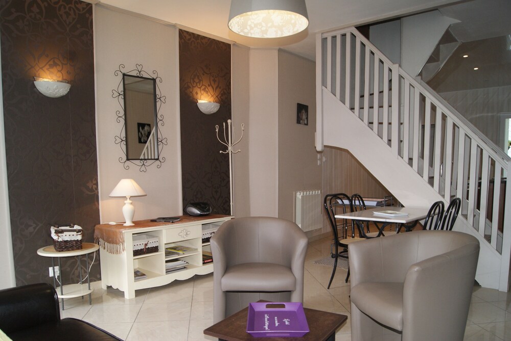 L'estran - carbon neutral hotel in Unknown City
