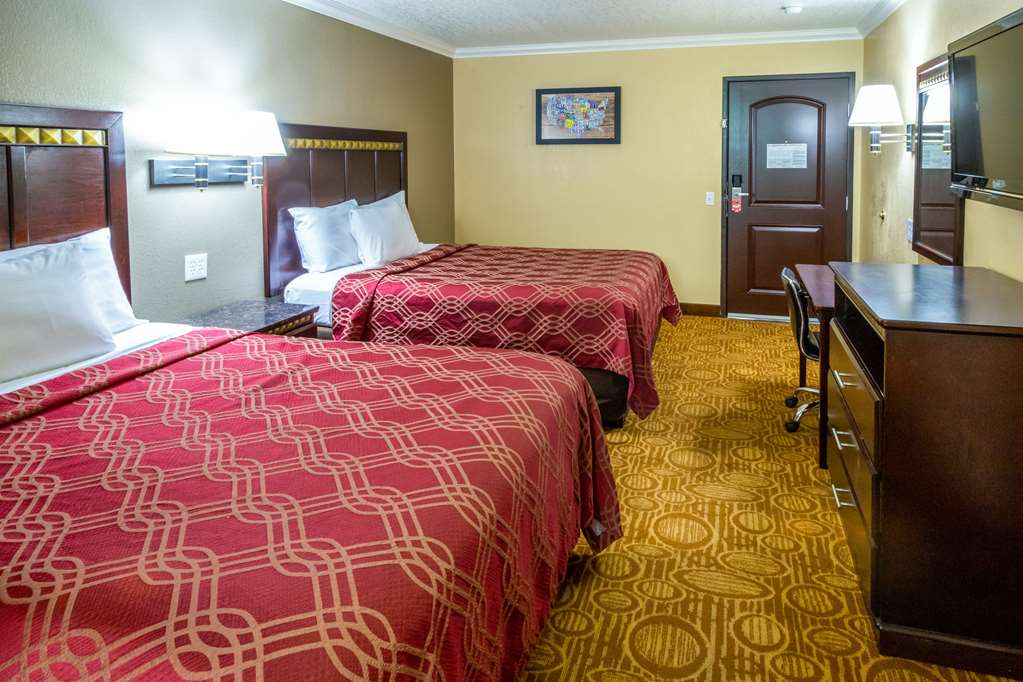 Econo Lodge Inn & Suites Fallbrook Downtown - photo 14