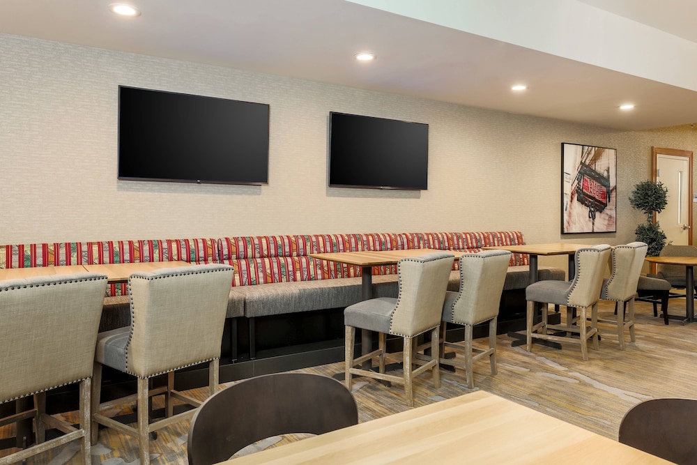 Courtyard by Marriott Pittsburgh Downtown - photo 22