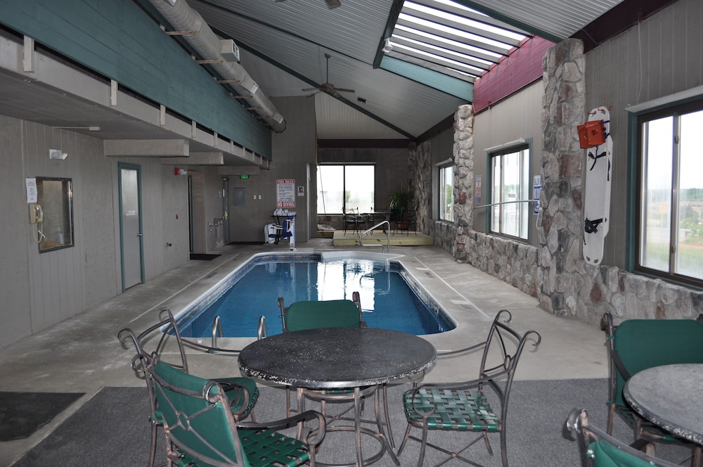 Super 8 by Wyndham Petoskey - photo 14