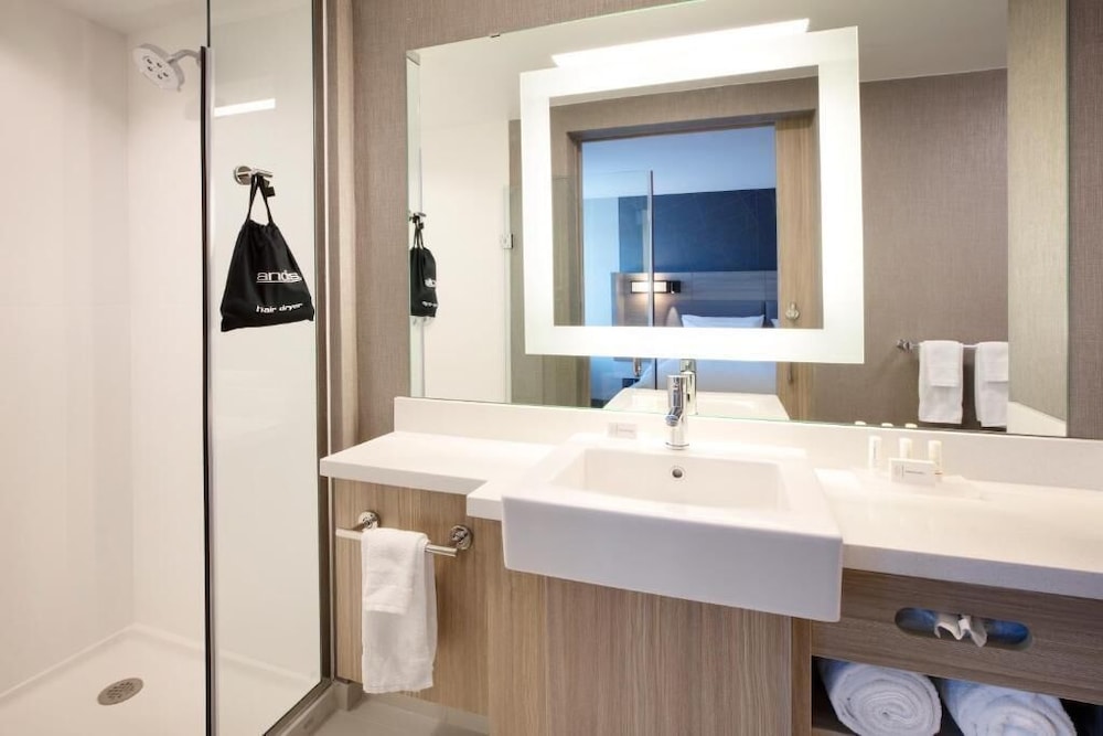 SpringHill Suites by Marriott Hampton Portsmouth - photo 14