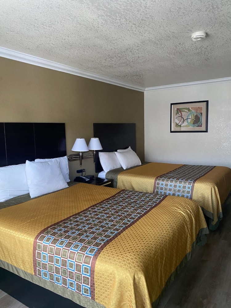Atascadero Inn - photo 13